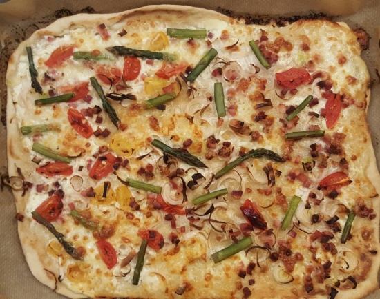 Flammkuchen mit Spargel